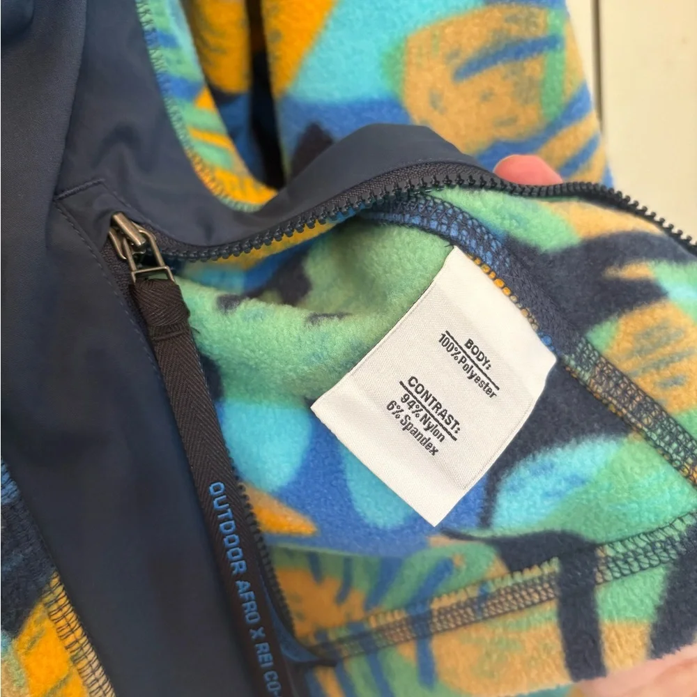 Outdoor Afro x REI patterned Fleece 1/4 Zip Pullover - Picture 3 of 6